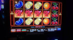 Slot online jackpot win display showing PHP payout on km88 ph casino
